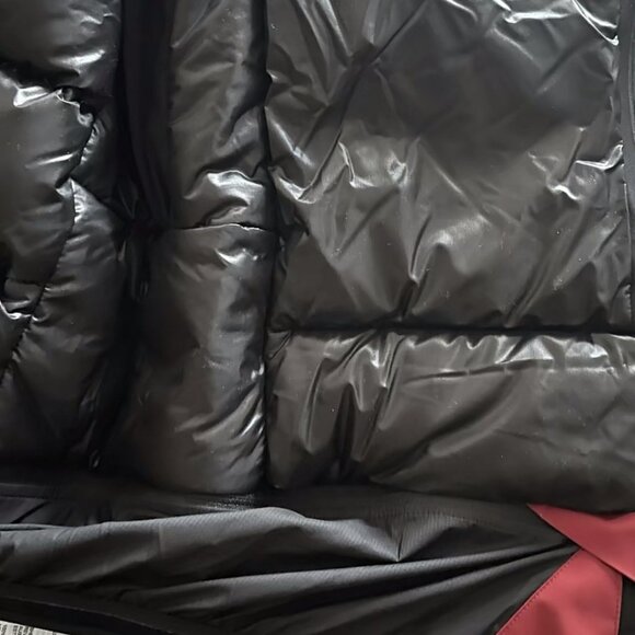 🔥 Arc'teryx Bordeaux Red GORE-TEX Down Jacket | Cozy + Weather-Ready 🍷 - Picture 8 of 8